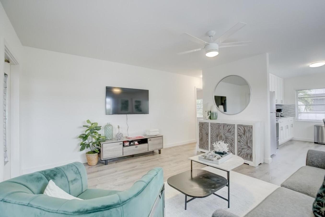 Pool Access Free Parking Smart Tv Wifi Apartment Fort Lauderdale