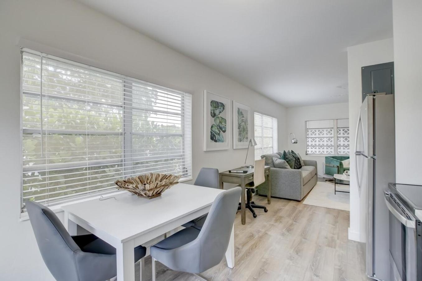Pool Access Free Parking Smart Tv Wifi Apartment