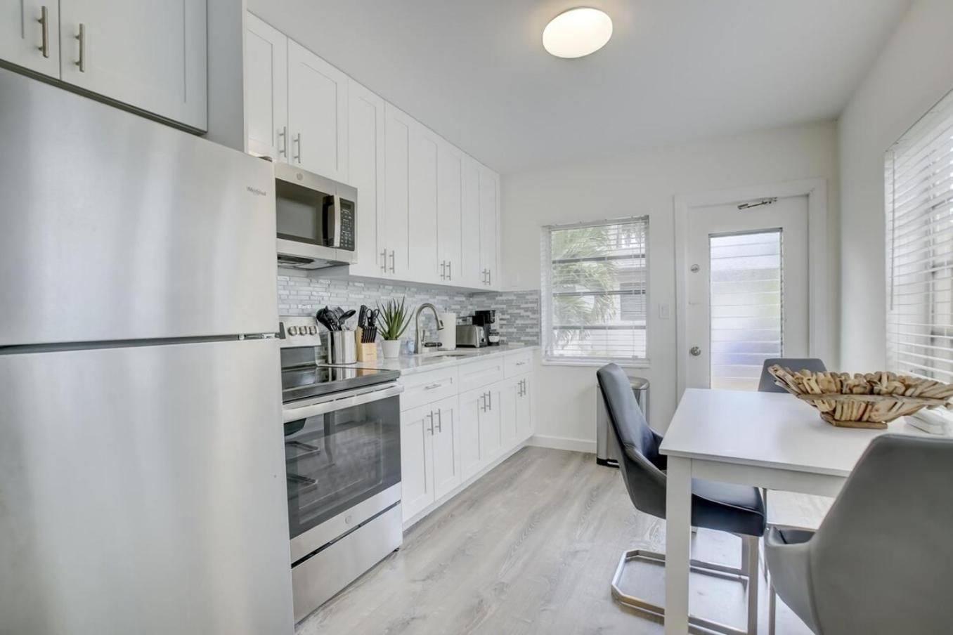 Apartment Pool Access Free Parking Smart Tv Wifi *
